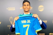 Luva de Pedreiro revela clima tenso na Bola de Ouro e que tentaram tirar sua camisa do Brasil