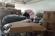 As lojas misturam a venda de maquiagem, com eletrônicos, perfumes, roupas íntimas e até alimentos. 