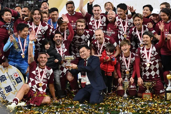 Time de Iniesta bate o de Zico, e é 1 º campeão de 2020