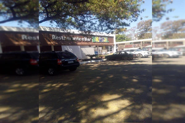 Na Asa Sul, garis são impedidos de almoçar em restaurante