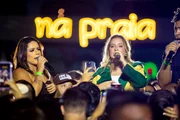 Ju Marques canta no meio do público Ju Marques canta no meio do público