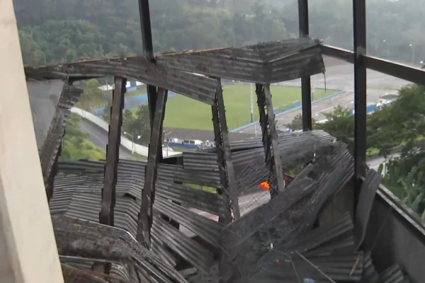 Funcionário de obra morre após estrutura de galpão desabar em Cotia