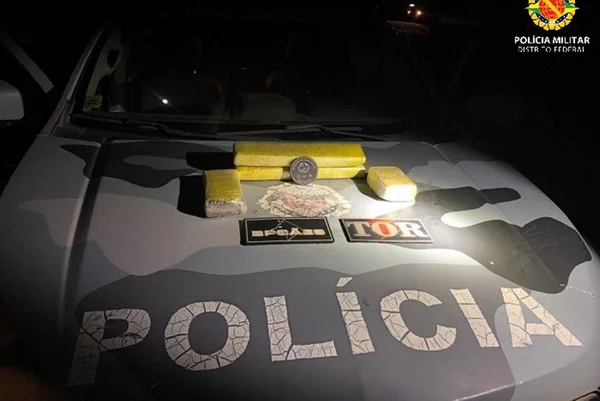 Polícia Militar do DF apreende drogas em ônibus com destino ao Ceará