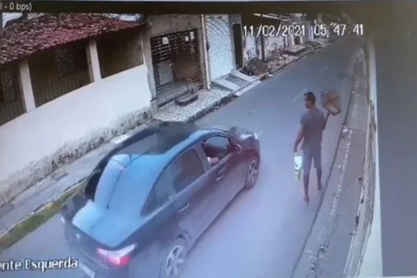 Homem tem passarinho levado durante assalto em bairro de João Pessoa