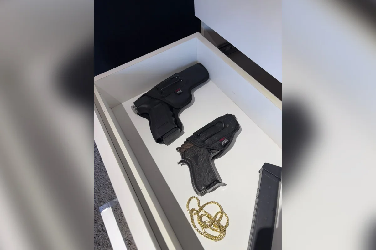 As diligências continuam com o objetivo de identificar outros envolvidos e interromper o fluxo de importação ilegal de armas identificado As diligências continuam com o objetivo de identificar outros envolvidos e interromper o fluxo de importação ilegal de armas identificado