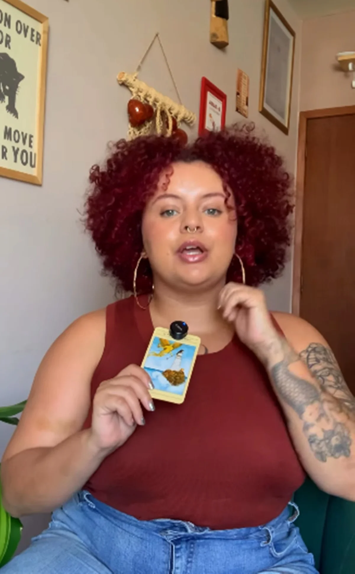 Segundo Amanda Guimarães, o tarot é uma ferramenta capaz de ler cenários complexos Segundo Amanda Guimarães, o tarot é uma ferramenta capaz de ler cenários complexos
