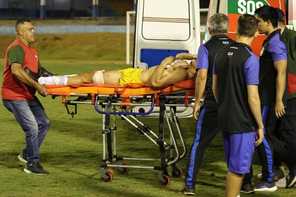 Goleiro do Grêmio Anápolis tomou tiro na perna - Metrópoles