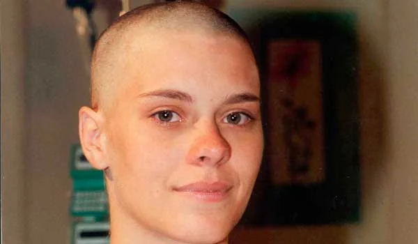 "Quando fiquei careca, percebi que meu rosto ficou muito forte, comecei a me achar interessante", explicou "Quando fiquei careca, percebi que meu rosto ficou muito forte, comecei a me achar interessante", explicou