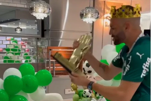 Weverton dançando após título da Copa do Brasil