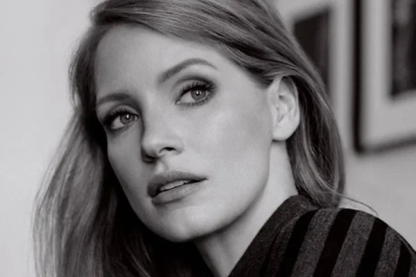 Foto preto e branca da atriz Jessica Chastain