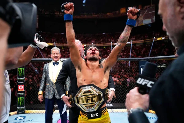 Alexandre Pantoja supera mexicano e é o mais novo campeão do UFC
