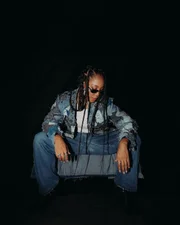 Cantora leva referências do hip-hop em seus visuais Cantora leva referências do hip-hop em seus visuais