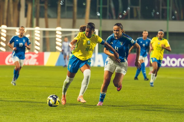 Imagem colorida da partida entre Brasil x Itália - Mundial Feminino Sub-17
