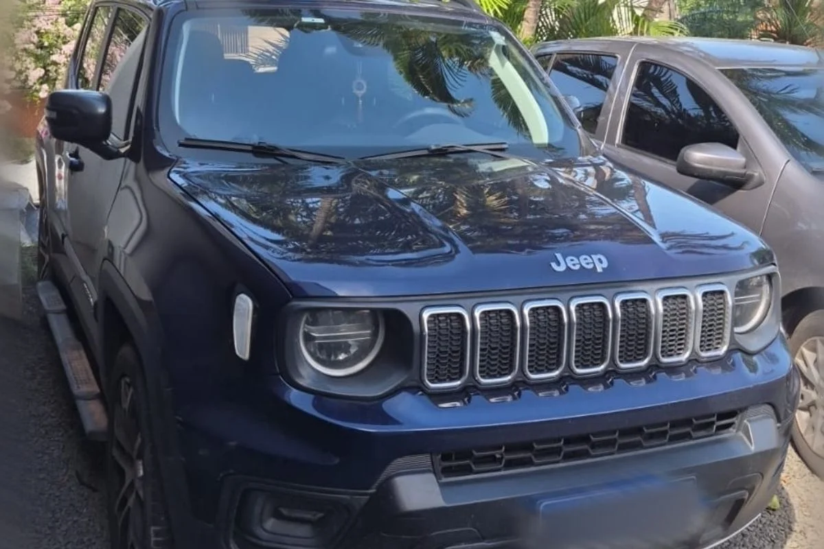 Carros avaliados em mais de R$ 150 mil foram alvo de apreensão durante operação Carros avaliados em mais de R$ 150 mil foram alvo de apreensão durante operação