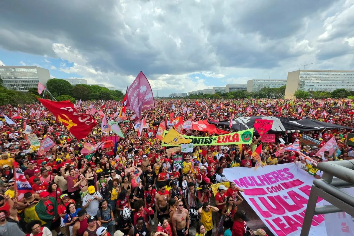 Ato da virada reúne 40 mil apoiadores de Lula na Esplanada, diz organização