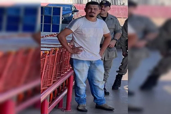Homem que atacou mulher com carrinho de compras já foi preso por violência doméstica