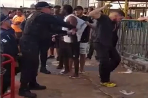 Torcedores acusam PMs de agressão em final do Candangão
