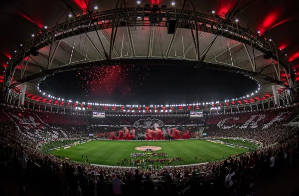 Imagem colorida da torcida do Flamengo