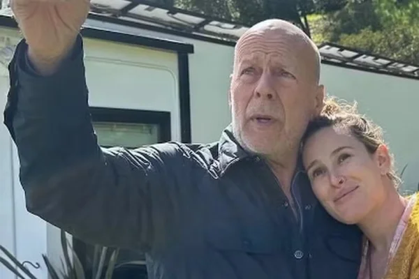 Filha de Bruce Willis desabafa sobre “dias difíceis” ao lado do pai