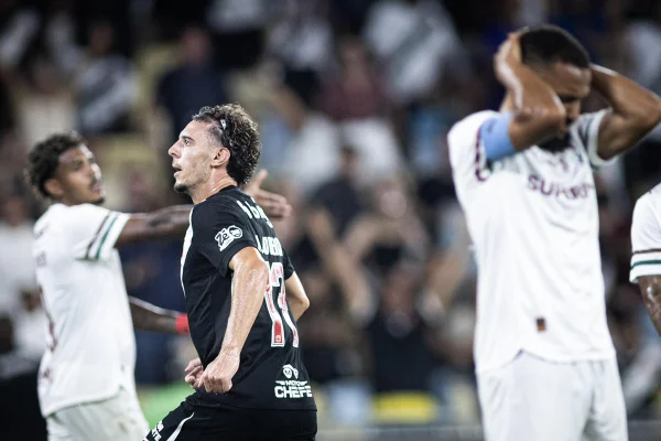 Brasileirão: Vasco marca duas vezes no fim e bate Fluminense de virada