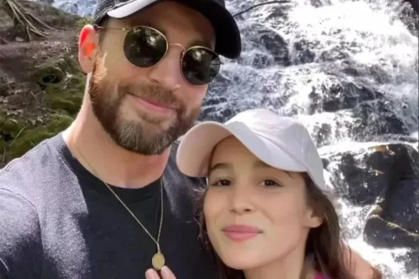 Nasce primeiro filho de Chris Evans após gravidez secreta