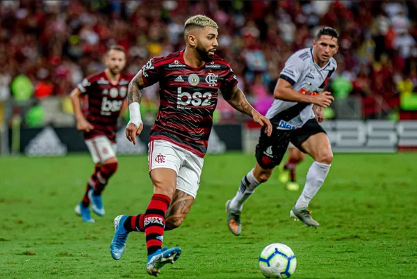 Flamengo aciona STJD contra gerente do Vasco que atacou Gabigol