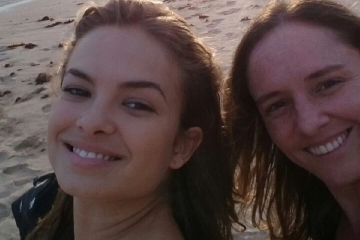 Lua Blanco e Marcela Nunes posam juntas na praia Lua Blanco e Marcela Nunes posam juntas na praia