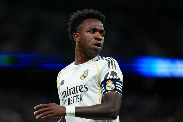 Em último ano de contrato com o Real, Vini Jr. interessa ao Arsenal