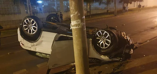 Acidente entre dois veículos deixam motoristas feridos em Águas Claras
