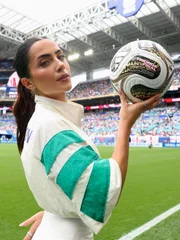 Jade Picon e a bola Trionda