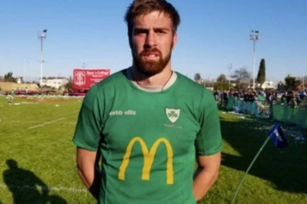 Jogador de Rugby morre após choque de cabeça durante jogo; Vídeo