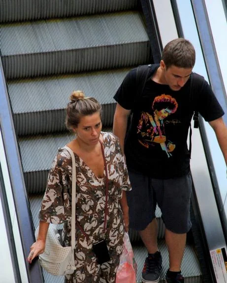 Carolina Dieckmann apareceu nessa quarta (9) passeando com o filho mais velho Carolina Dieckmann apareceu nessa quarta (9) passeando com o filho mais velho