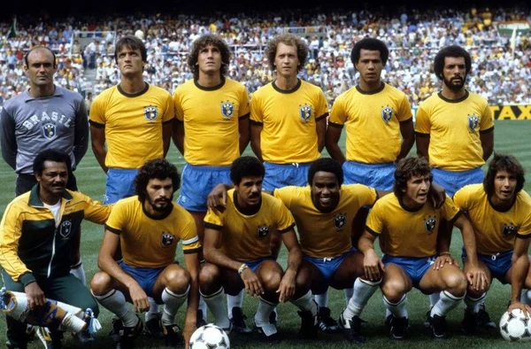 imagem colorida seleção brasileira copa do mundo1982