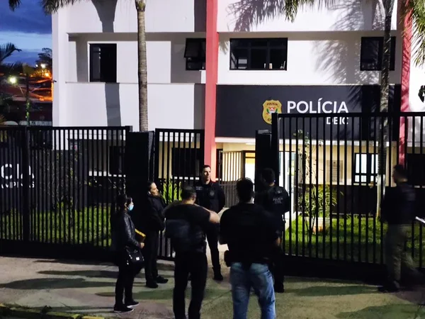 policiais em operação