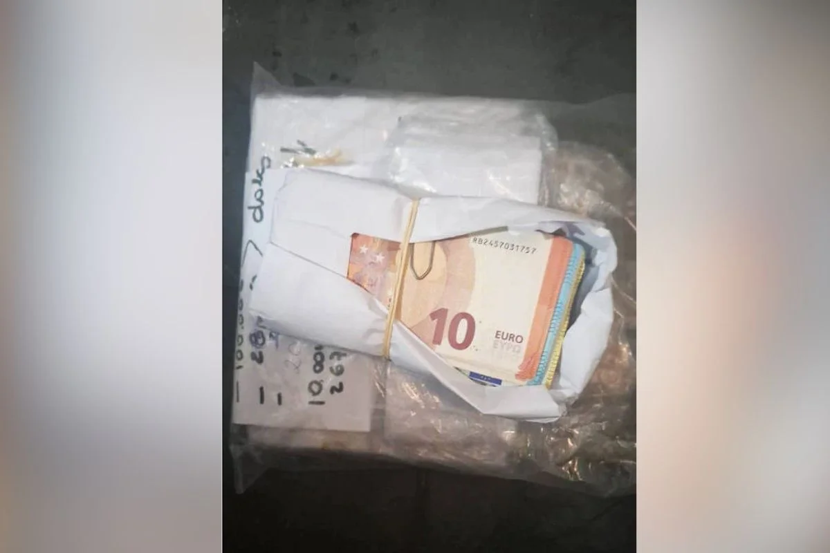 Quantia milionária encontrada em puff de delegada Quantia milionária encontrada em puff de delegada
