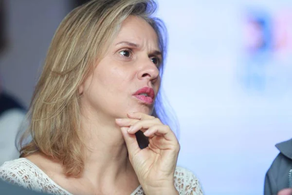Leany Lemos toma posse no Senado e assume vaga de Leila do Vôlei
