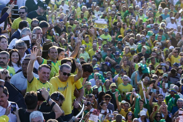 Bolsonaristas marcham pela Esplanada dos Ministérios em manifestação pedindo anistia aos envolvidos na tentativa de golpe do 8 de Janeiro Jair Bolsonaro Ato pro-anistia - Metrópoles
