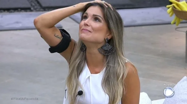 Tá rolando? Agatha Moreira curte férias com Rodrigo Simas e família