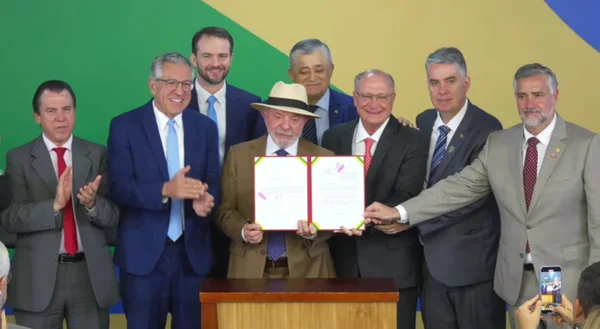 Presidente Lula sanciona PL que prorroga o uso de recursos do FGTS em linhas de crédito para hospitais filantrópicos