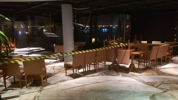 Chuva forte provoca desabamento de placas do teto de restaurante no Pontão do Lago Sul