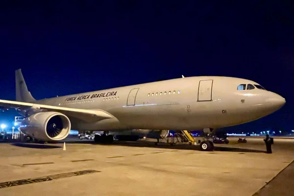 Imagem colorida do Avião KC-30 da Força Aérea Brasileira