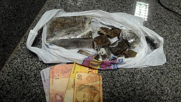 Adolescente grávida é apreendida com drogas no sutiã em Ceilândia