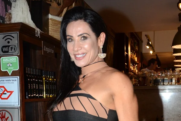 Scheila Carvalho “se muda” para hospital onde marido está internado