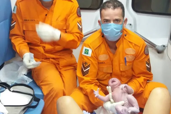 Em Samambaia, bombeiros fazem parto dentro de viatura