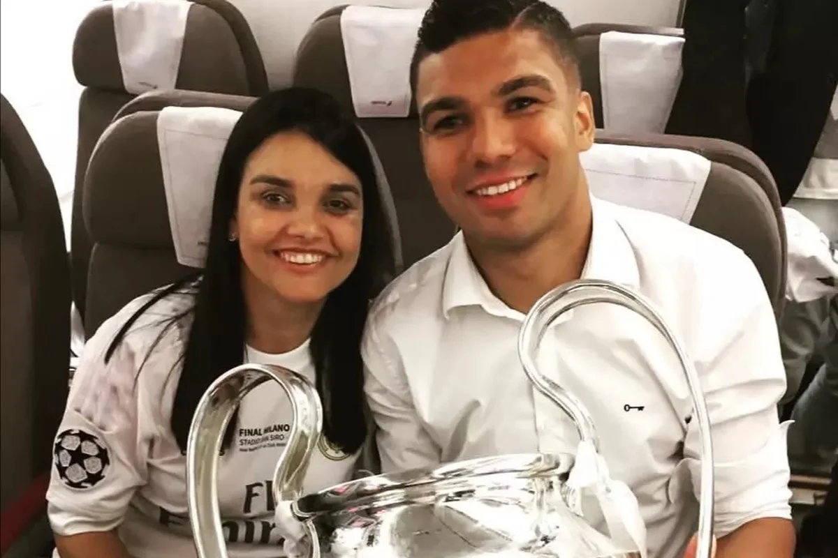 Magda, mãe do volante Casemiro, acumula 15 mil seguidores nas redes sociais, onde compartilha a paixão por viagens e a rotina como mãe e avó
Magda, mãe do volante Casemiro, acumula 15 mil seguidores nas redes sociais, onde compartilha a paixão por viagens e a rotina como mãe e avó