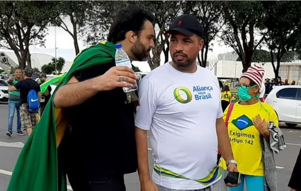 Léo Índio e o amigo Rafael Guerra