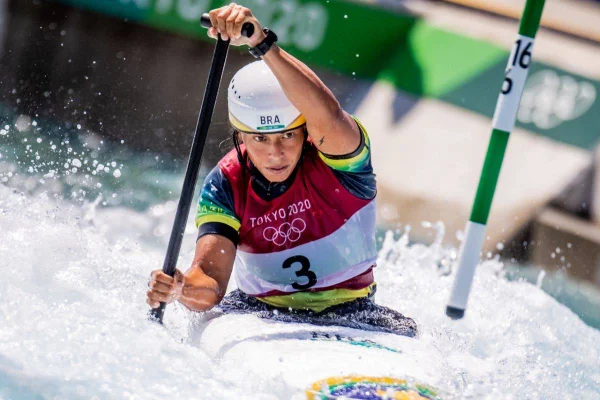 Ana Sátila e Pepê Gonçalves avançam à semifinal da canoagem slalom