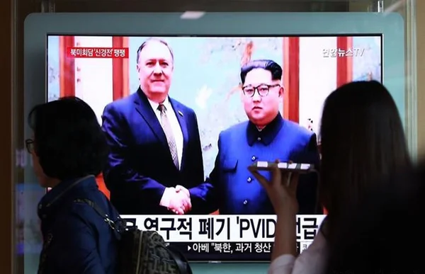 Coreia do Norte liberta três prisioneiros americanos