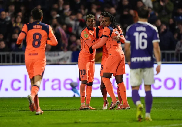 Jogadores do Barcelona comemorando gol diante do Guadalajara