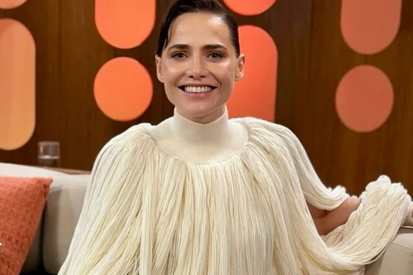 Leticia Colin é internada para fazer exames e preocupa fãs - Metrópoles